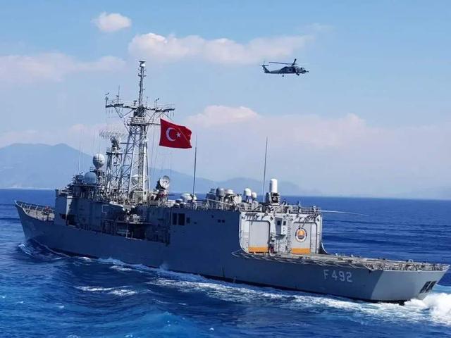 空军立即派出大批侦察机在希腊通往塞浦路斯的海域进行大规模的搜索