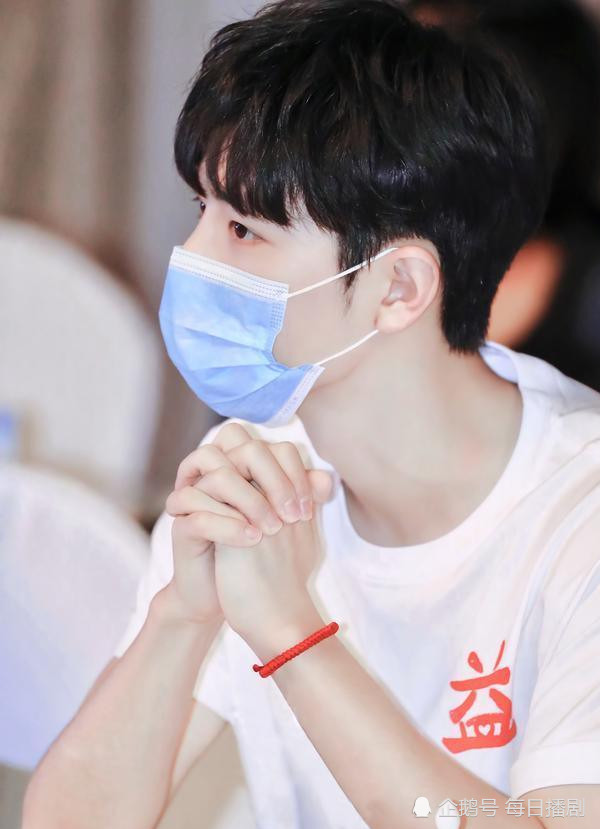 后续还会做一些公益直播,这也就有了肖战近期发布的第一条d音