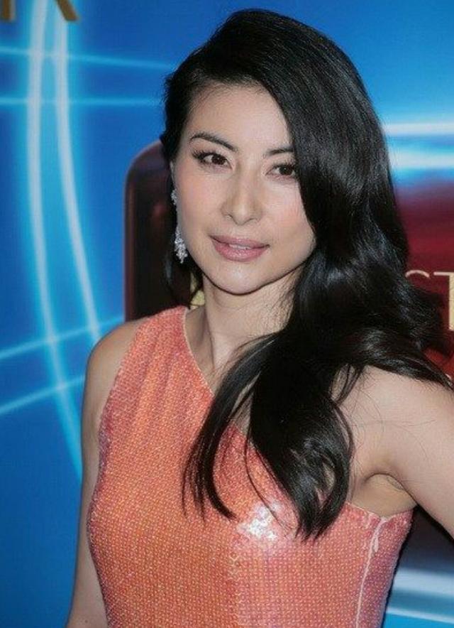 38岁郭晶晶终于换发型，剪短发美到开挂，又美又温柔，谁能不爱？