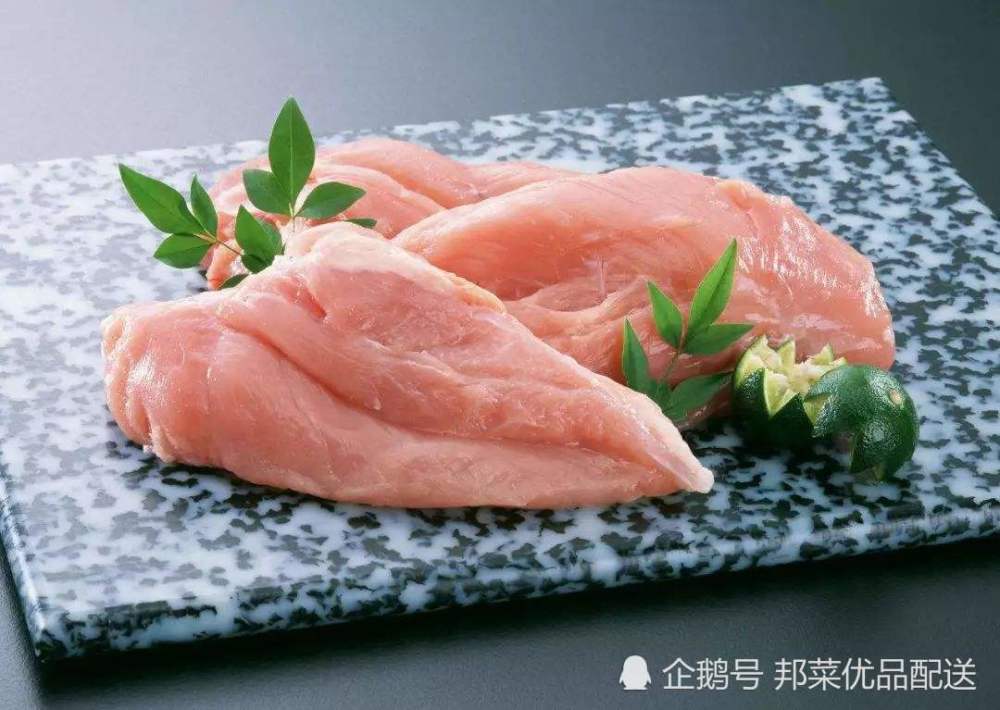 吃鸡胸肉健身减肥也讲技巧！鸡胸肉这样做，人人都喜欢吃
