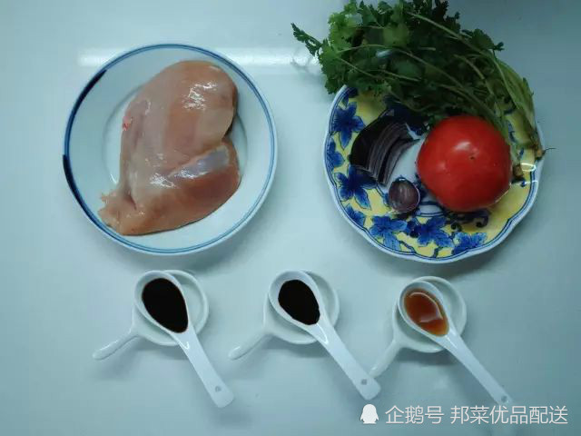 吃鸡胸肉健身减肥也讲技巧！鸡胸肉这样做，人人都喜欢吃