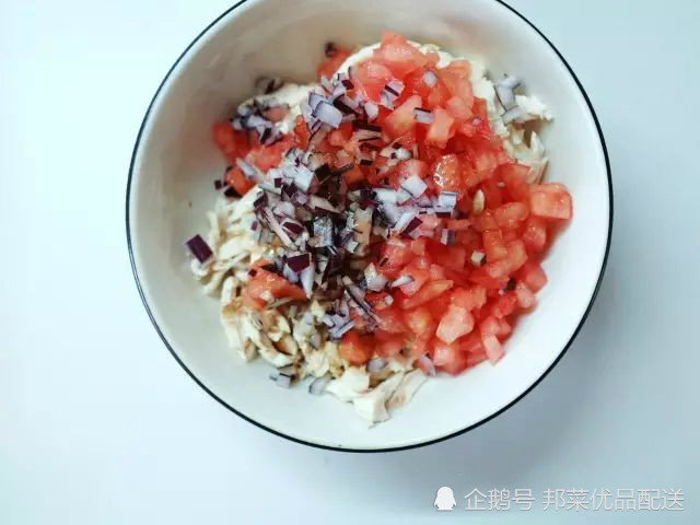 吃鸡胸肉健身减肥也讲技巧！鸡胸肉这样做，人人都喜欢吃
