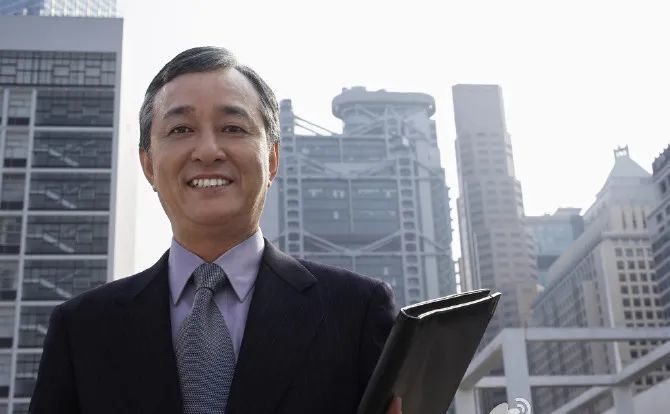 他不仅听懂了每一位专家的提问,而且用非常清晰,专业,巧妙的英文给了