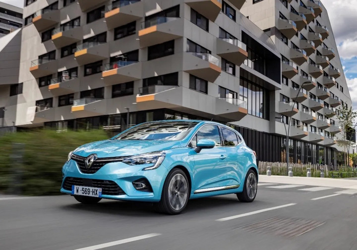 全新captur e-tech插电式混合动力版和全新梅甘娜 e-tech插电式混合