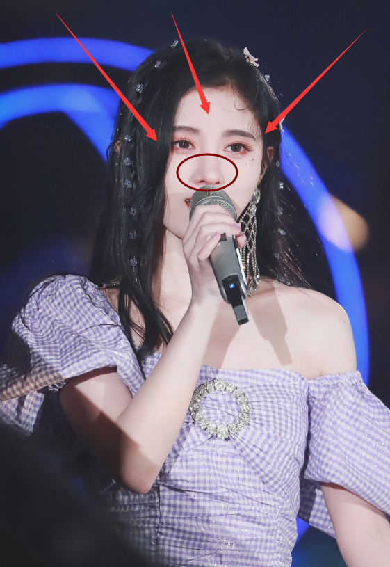 张翰拥抱鞠婧祎后,白西装上的粉底亮了,再看鞠婧祎鼻子:傻眼了