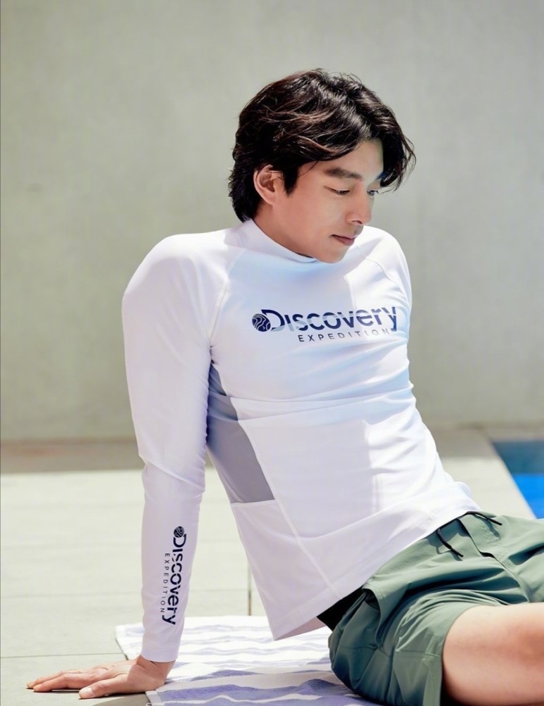 孔刘代言写真照释出,化身运动系大男孩,日常状态简单安逸很养眼