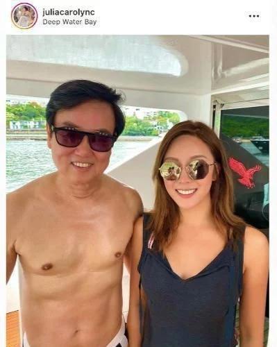 74岁的黄百鸣近照引发网友热议，与美女合照惊现这个？
