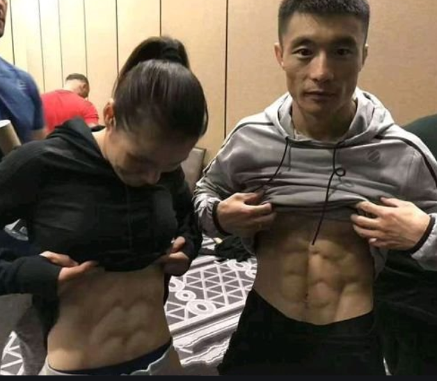 女运动员都有腹肌?李娜只是青铜,朱婷堪称钻石,她当之