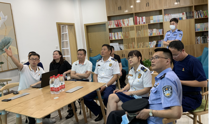 成都市消防救援支队支队长喻平文调研草堂街道消防车通道整治专项工作