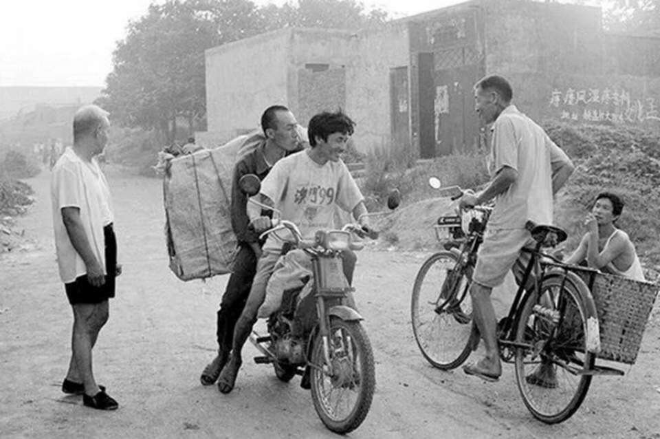 老照片90年代中国自行车阵容你有关于那个年代自行车的故事吗