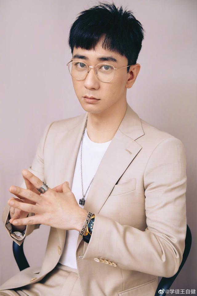 王自健暴瘦帅成小鲜肉,却被疑整容,本尊首度