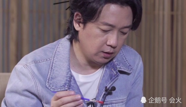 潘粤明快胖成球了,脖子跟脸一样粗,网友:求求他快减肥