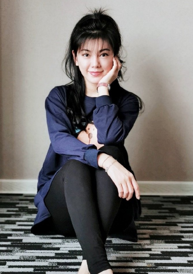 谁还记得《爱情公寓》的秦羽墨?33岁如"整容",酷似少女惹人叹