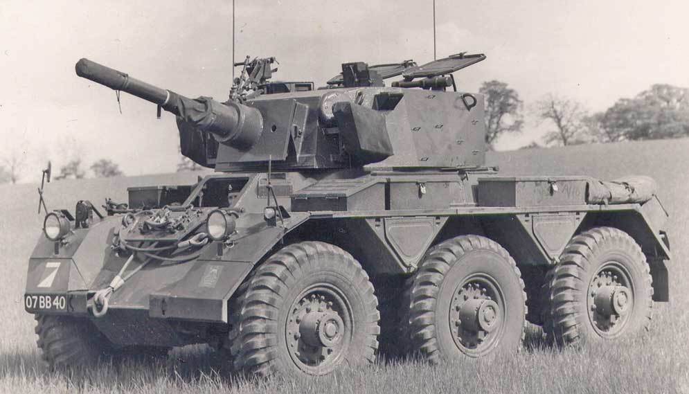 英伦"小钢炮",架在轮子上的轻型坦克,fv601"萨拉丁"轮式装甲车