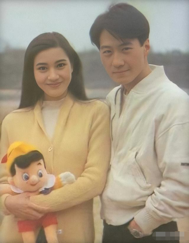 年轻时的黎明和李嘉欣郎才女貌,美好的时光还是值得缅怀的!