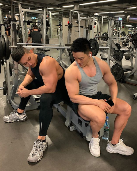 37岁林丹和33位肌肉男同台竞技，网友：中国肌肉男正在崛起！