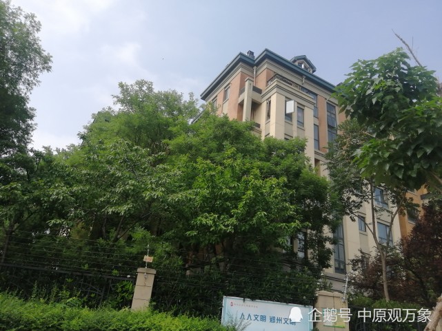 郑州北龙湖的豪宅面世之前,郑州曾经的楼王——绿城百合公寓