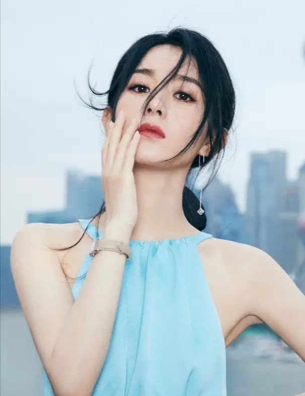 赵丽颖的蚂蚁腰是真实存在的吗？新图太美了吧