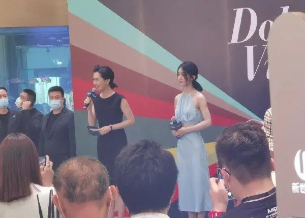 赵丽颖的蚂蚁腰是真实存在的吗？新图太美了吧