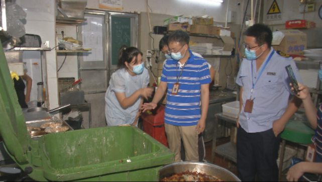 广州一火锅店吃剩汤底回收再卖，竟称因受疫情影响原料断供
