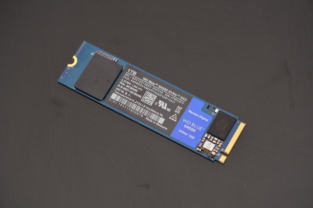 蓝盘在西数的产品序列中属于中端产品,sn550固态硬盘支持nvme1.