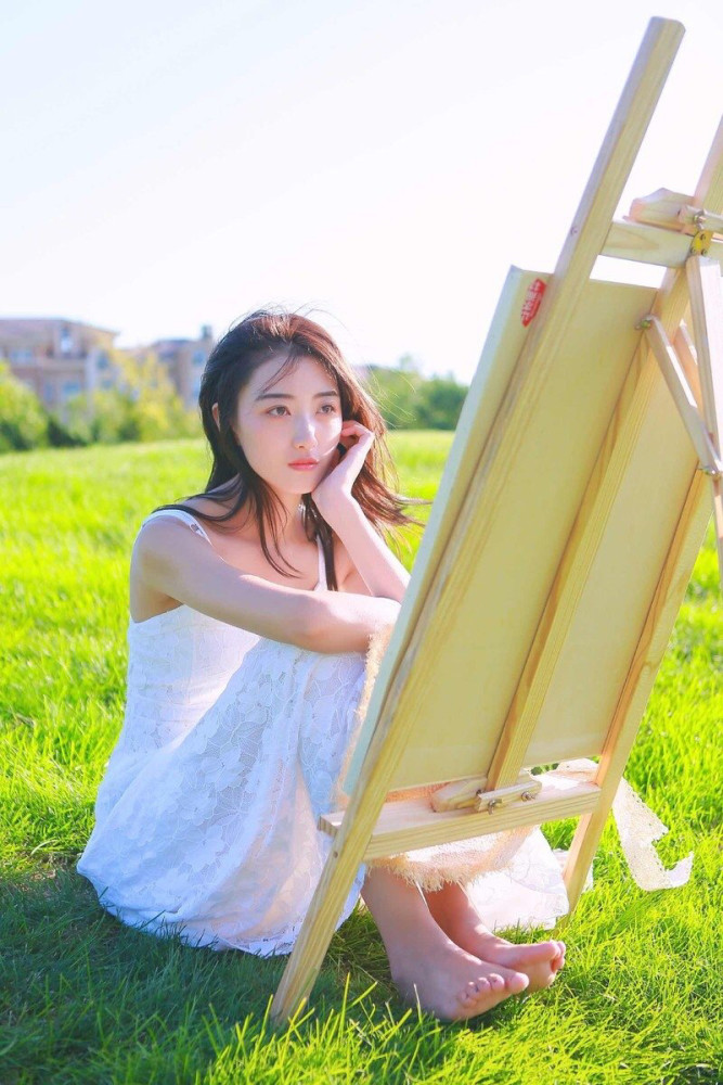 长发飘飘青春靓丽美女一袭长裙户外时尚写真