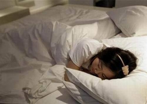 从最常见的3种睡姿中,找出了使你腰酸背痛的"间谍",别