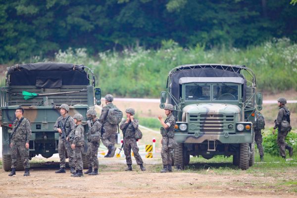 韩媒：韩军高度戒备 密切监视朝军动向