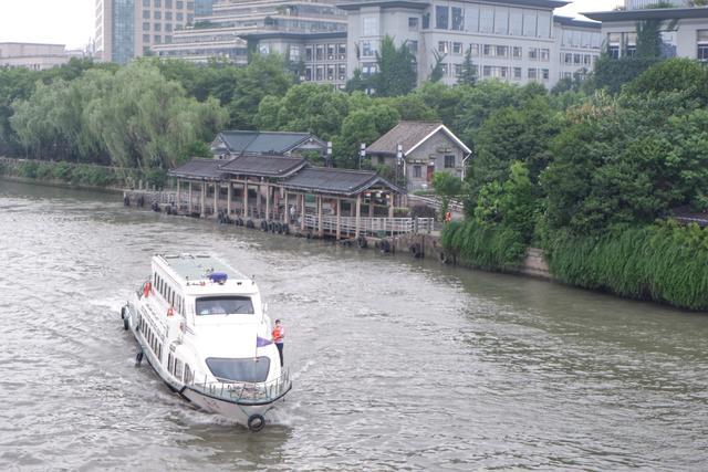 杭州京杭大运河的起点,3元乘坐水上巴士,游览400年的拱宸桥岁月