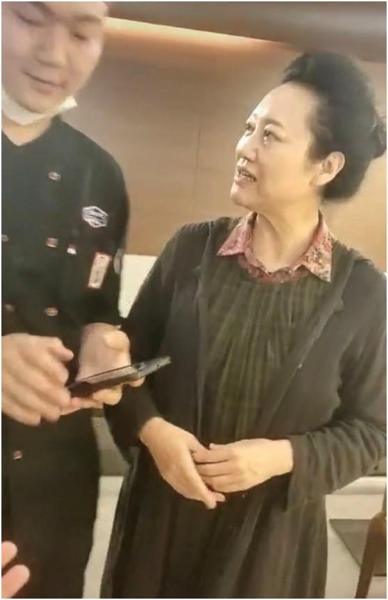 64岁国家一级演员王丽云,不甘被婚姻约束,单身后活成了女人范本