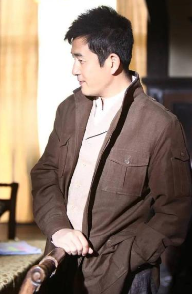 王志飞:与小16岁张歆艺相恋7年分手,为何与小15岁张定涵3天闪婚?