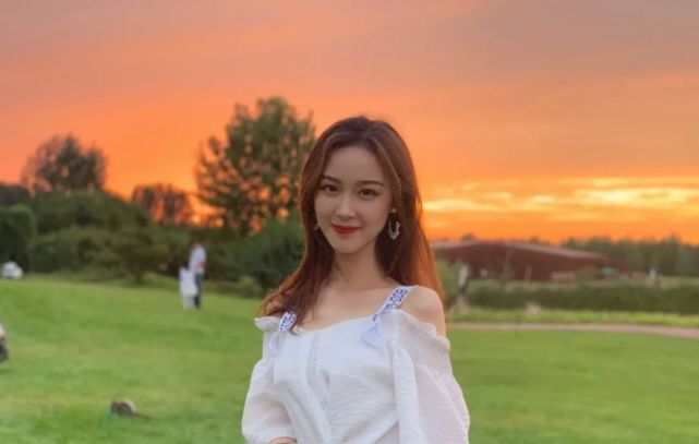 100位女主播参赛的节目今晚上线!首期十大候选人绝密