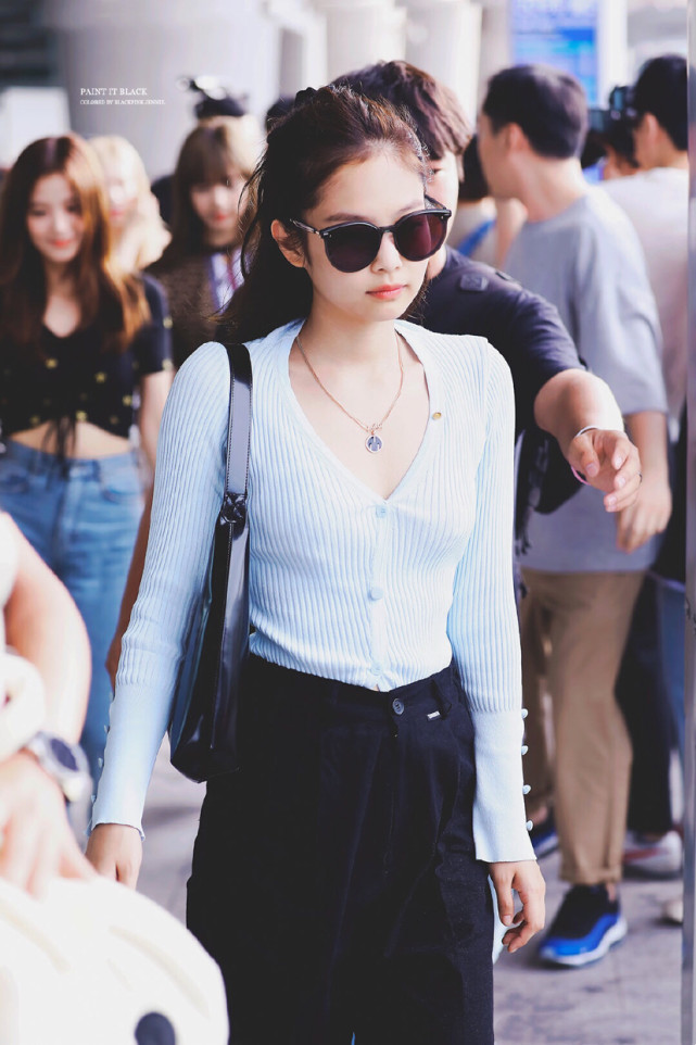 jennie机场图片最新,jennie最新ins图片 blackpink成员jennie近期机场私服,太爱妮总穿搭!