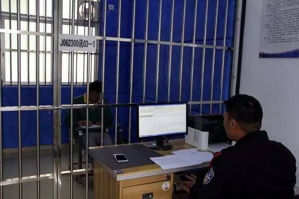 开平男子摊大事!罚款1440元扣12分后拘留 驾照