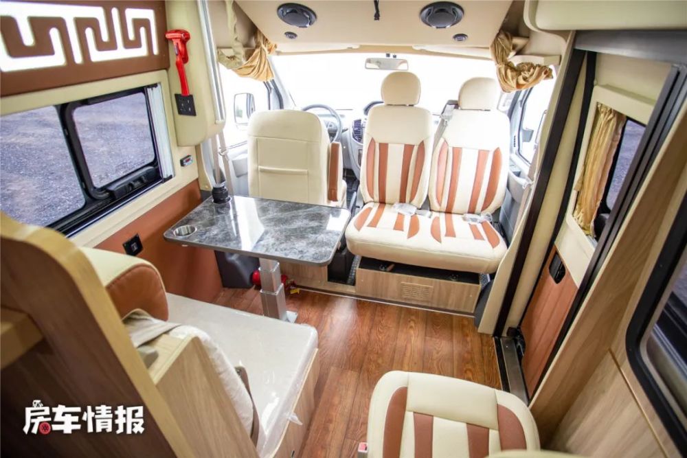 30多万买这款b型房车,有三张床能住4口人,2.0t 自动挡省油好开