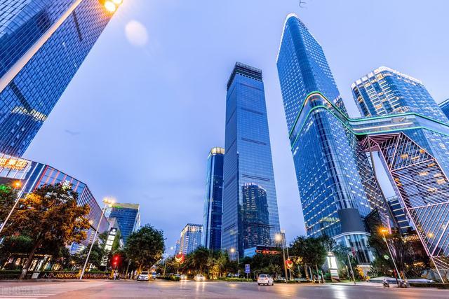 房企濒临破产也不降价，楼市发出3大信号，没买房的“偷着乐”了
