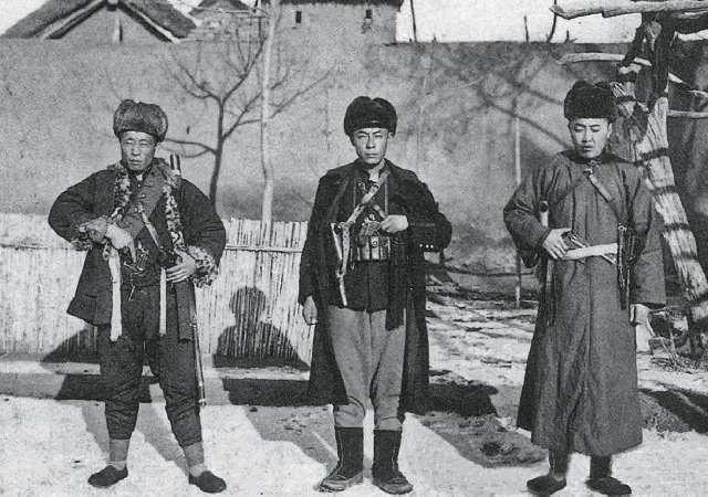 前去东北土匪窝里做卧底,然后将土匪头子座山雕活捉