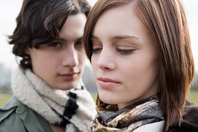 研究发现，容易背叛感情的男人，往往都有2个共同特征