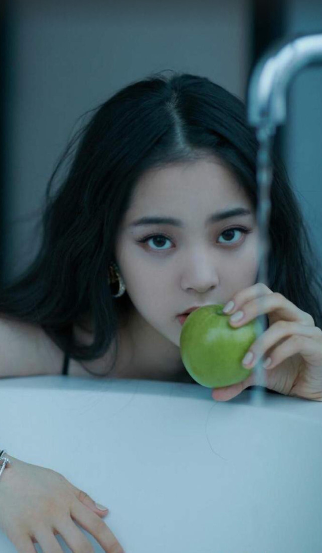甜美可爱女明星欧阳娜娜时尚魅力写真美图