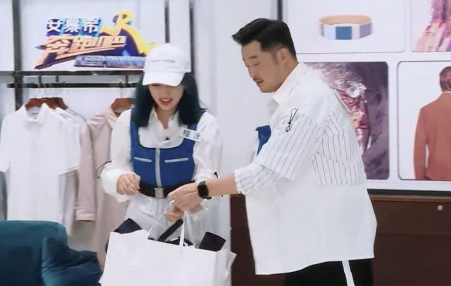 沙溢给程潇挑衣服,本以为是女飞行员,不料变成女版白展堂