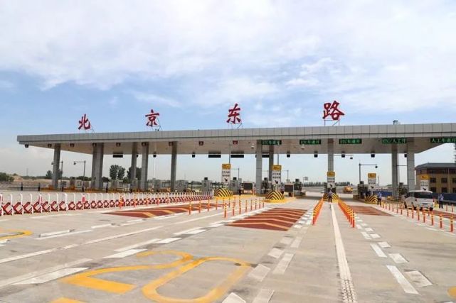 位于银川市兴庆区北京东路与京藏高速公路交叉口的北京东路收费站正式