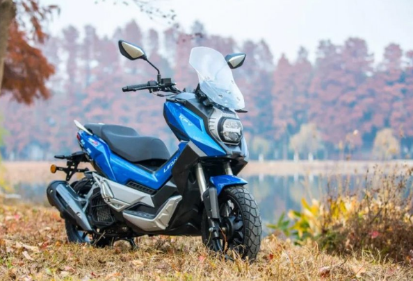 力帆150级探险踏板,水冷电喷8.6kw,14英寸运动轮胎,配