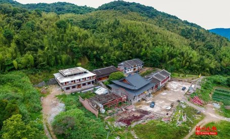 住持释引汉说:""九峰镇国禅寺"是唐代6所皇家镇国寺院之一,也是其中