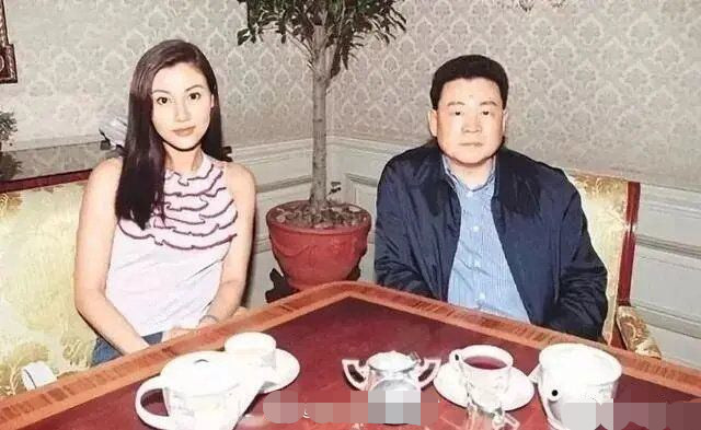 李嘉诚在庄月明去世后称,不会再娶;刘銮雄因为李嘉欣给宝咏琴打电话