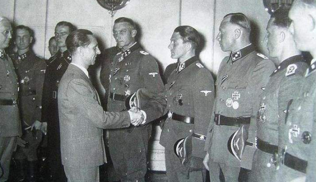 在第二次世界大战爆发的时候,马克思·温舍也是加入了德国的军队,甚至