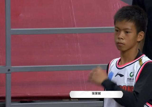 独臂男孩张家城,未必是男篮的未来,但绝对是中国少年应有的样子