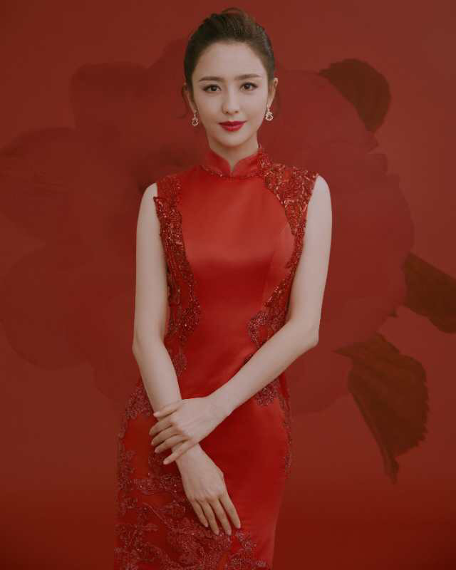 气质美女明星佟丽娅大方新式国风妆容红色长裙唯美写真