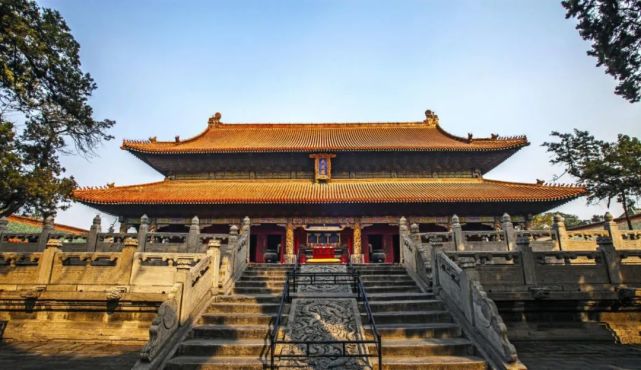 与北京故宫,承德避暑山庄并列为中国三大古建筑群