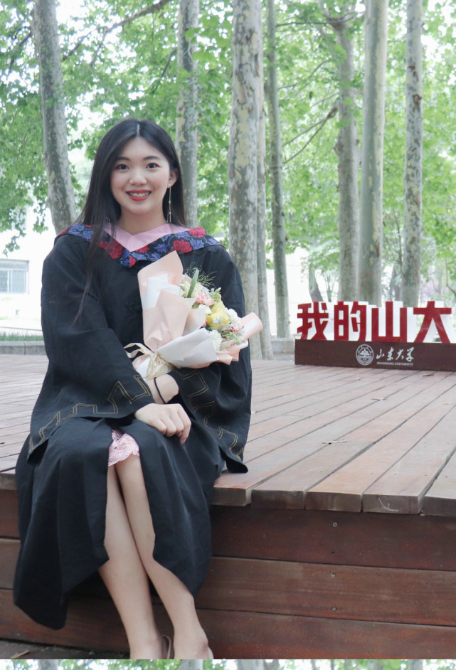 山东大学美女毕业生花式晒毕业照!高颜值让人过目难忘