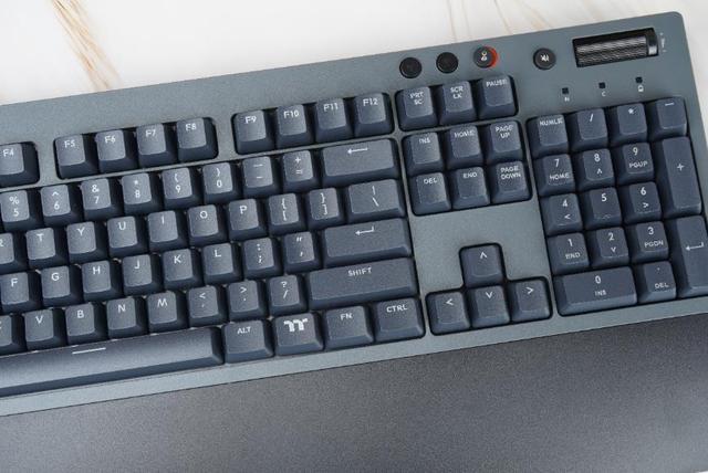 同价位没有一把能打的,tt 飞行家g521三模机械键盘到手